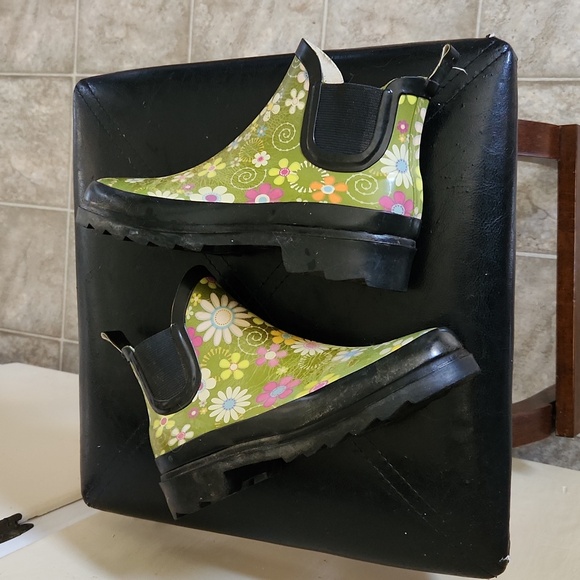 Rain boots - Picture 2 of 4